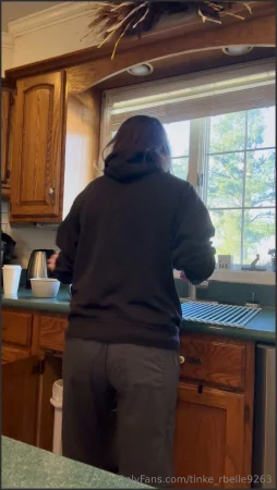 tinke rbelle9263 just washing some dishes 3157963263 ( 6.5 MB )