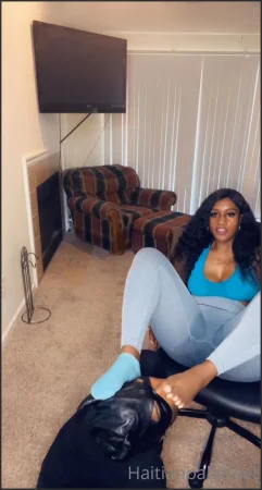 haitian babefeet worship my sweaty dirty gym socks so this loser has 2389417304 ( 229.7 MB )
