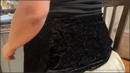 smothermotherr caught him looking up my skirt so i gave him a better 3447357518 ( 339.4 MB )