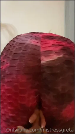 mistressgreta scusate per la mia assenza ora godetevi un mix gratuito 2758141181 ( 130.5 MB )