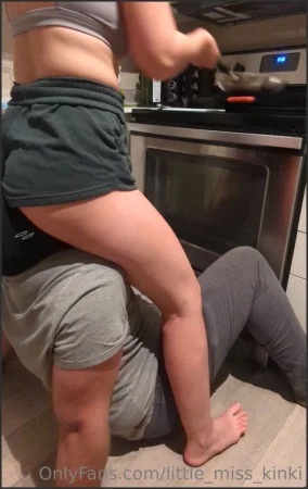 little miss kinki Sitting on my slave while I make my lunch 2858846414 ( 410.7 MB )
