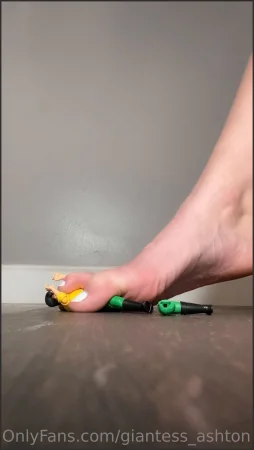 giantess ashton full 55 minute improv slow foot crush i love that mom 2766722729 ( 245.2 MB )