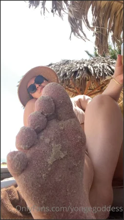 yongegoddess whos cleaning the sand off my feet 2535296705 ( 37.0 MB )