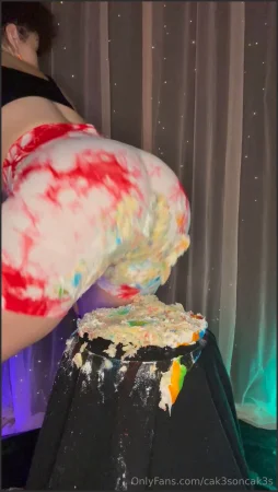 cak3soncak3s 119 uneditedreal time cake smash 3558664353 ( 93.8 MB )