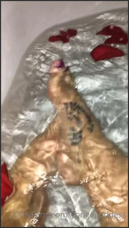 yongegoddess a goddess always takes a bath with rose petals watch my 1431557189 ( 11.4 MB )
