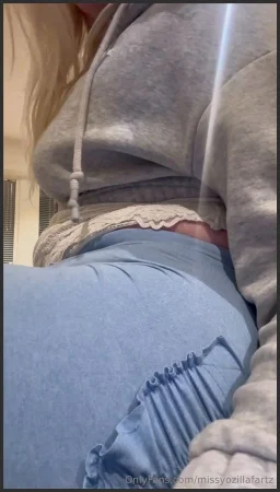 missyozillafartz mommy back from gym and on time for the live 3827758181 ( 95.2 MB )