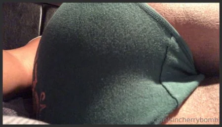sincherrybomb this smelled horrible omg fartfetish 24366837 ( 9.8 MB )