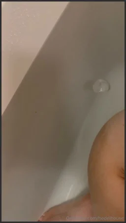hedelhouse i farted in the bath 3291024894 ( 6.1 MB )