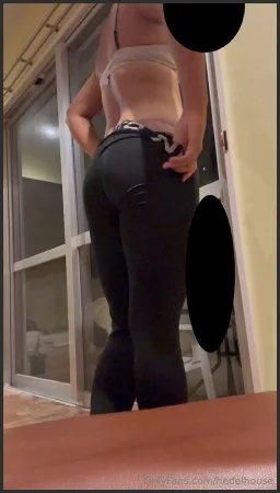 hedelhouse posing in tights 3502736022 ( 15.2 MB )