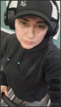 kinkydomkitty91 i just couldnt hold this one in at the gym it echoed 3717918924 ( 5.5 MB )