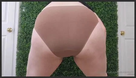 kinkydomkitty91 caught this crazy long fart during a panty try on to 3731884937 ( 7.8 MB )