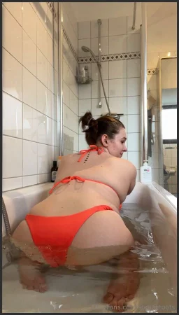 sophietoots making my own jacuzzi 3282042267 ( 8.6 MB )
