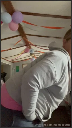 mamacourtie fart porno Onlyfans leaked video 14 ( 12.3 MB )
