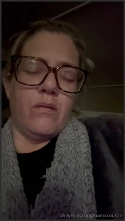 mamacourtie fart porno Onlyfans leaked video 20 ( 7.0 MB )