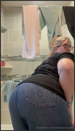 mamacourtie fart porno Onlyfans leaked video 17 ( 6.8 MB )